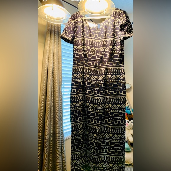 100% Silk Maggie London Dress - Picture 3 of 7